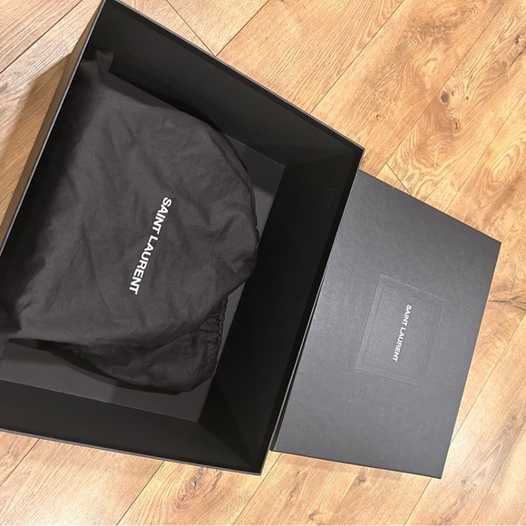 * SOLD * YVES SAINT LAURENT Cassandra Medium top handle bag - Picture 9 of 17